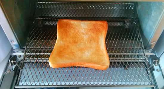 焼いた食パン